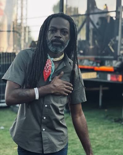 Buggy Nhakente performing live