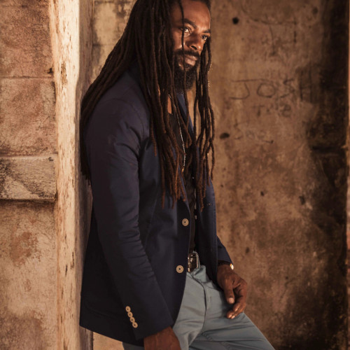 Buggy Nhakente portrait in Barbados alleyway
